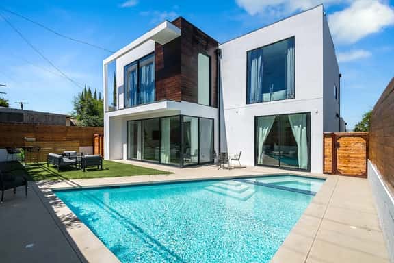 The Modern Serenity Retreat - Image 1